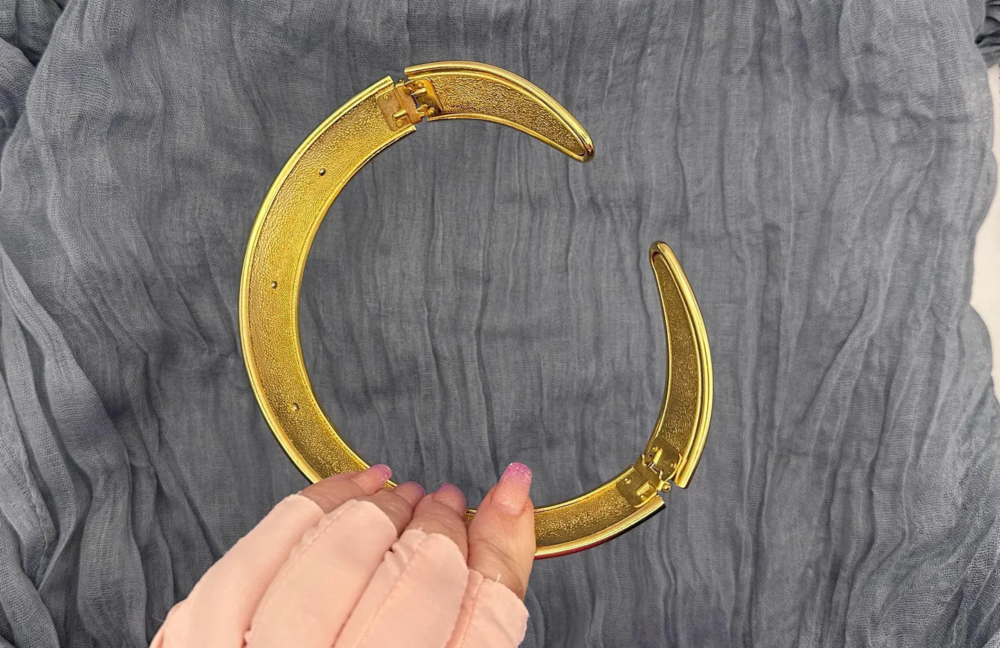 Vintage '80s Elephant Spring Hinged Choker