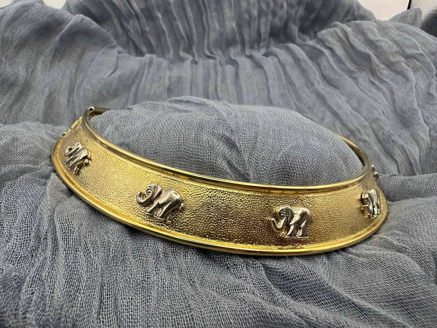 Vintage '80s Elephant Spring Hinged Choker