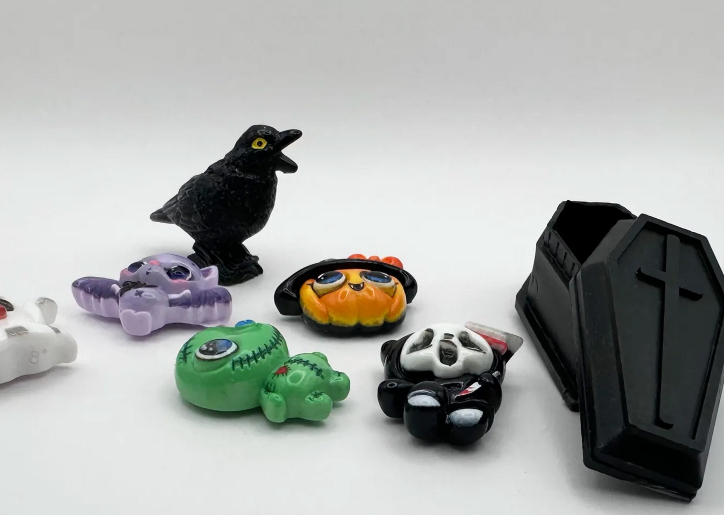 Spooky Diamond Painting / Needle Minder Set: Raven, Trash Coffin & Resin Charms